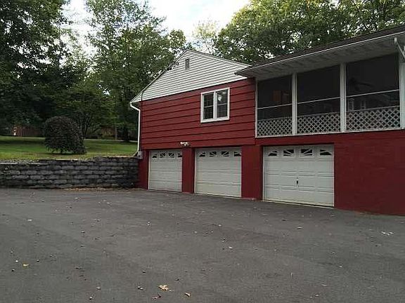 3rd image of 8 Woodland Dr