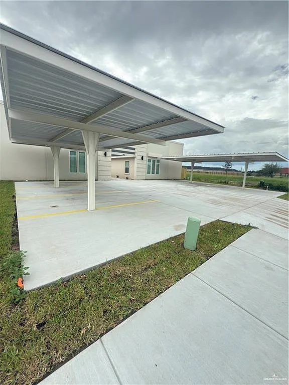 3 bed, 2.0 bath, 1100 sqft, $1,300 — Photo 3