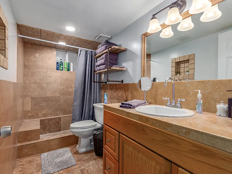 2844 E Blanche Dr — Photo 10