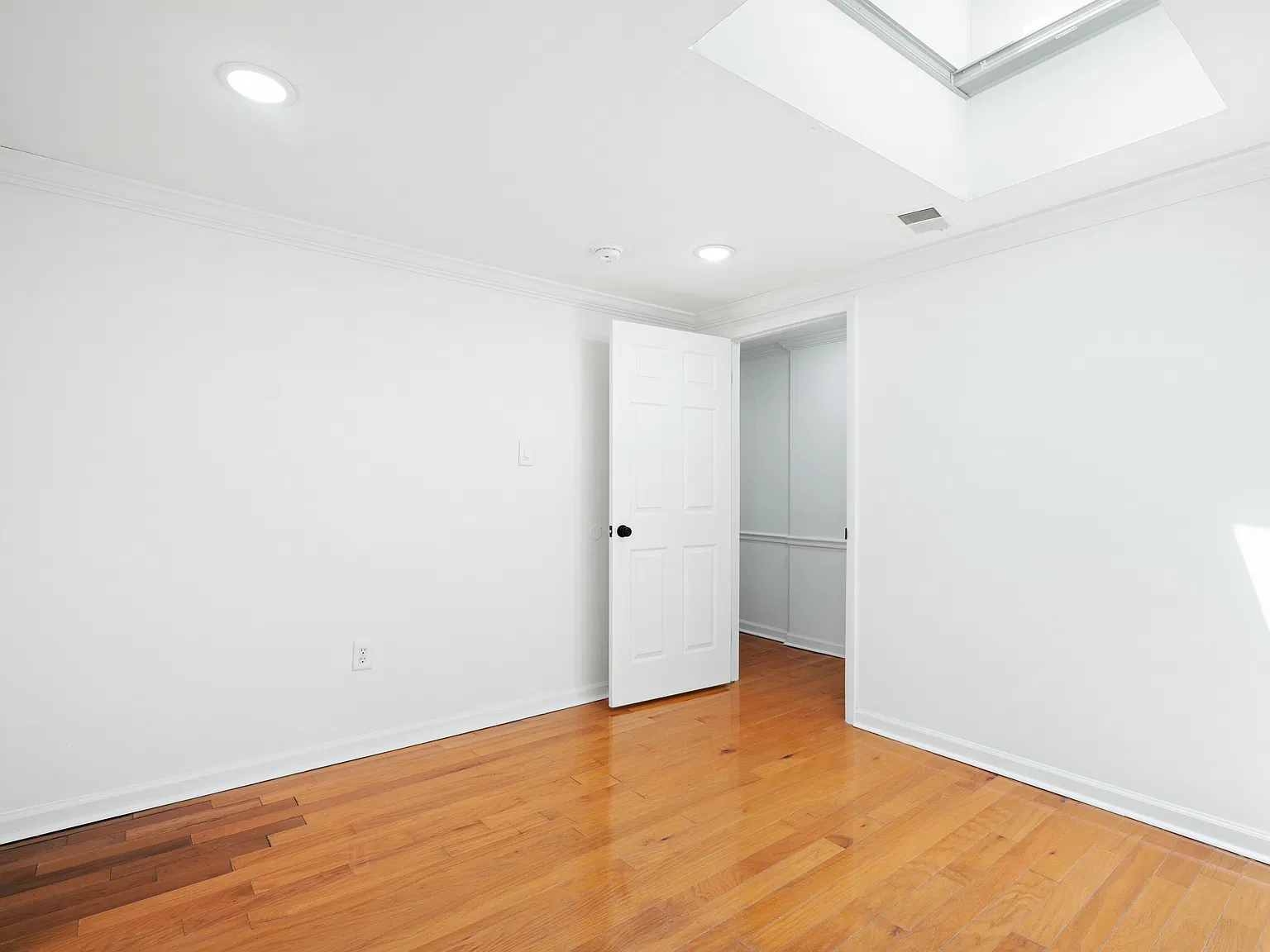 2 bed, 1300 sqft, $2,795 — Photo 2