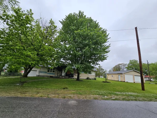 703 N Harrison Avenue, Aurora, MO 65605
