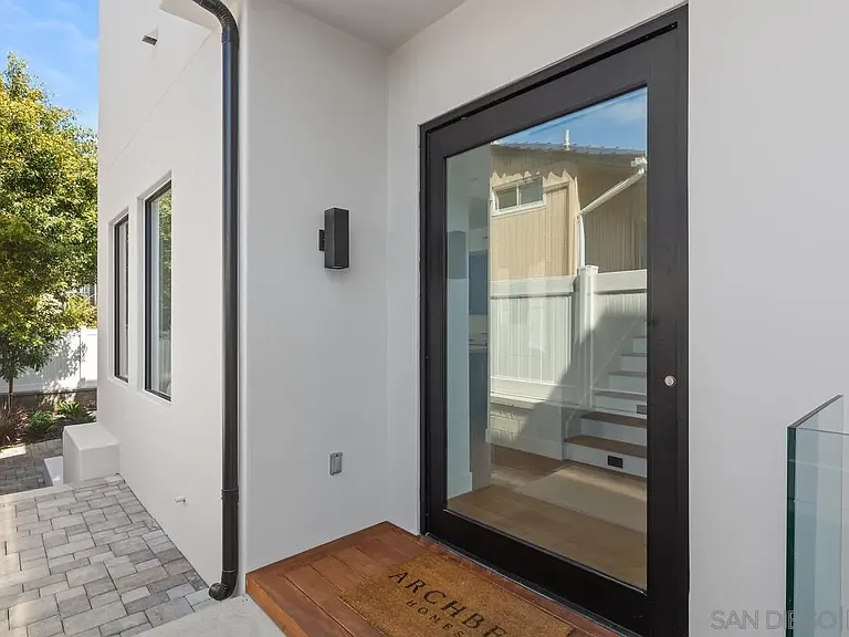 744 Bonair St — Photo 5