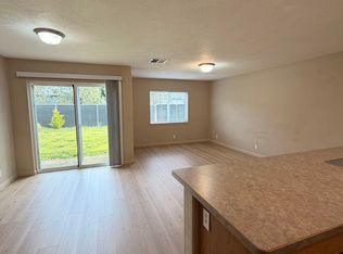 27 W 4th St, Lowell, OR 97452