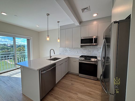 2nd image of 458 Washington St #307