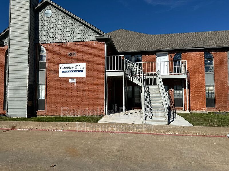 1st image of 805 W Walnut St APT 13