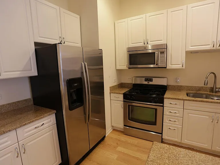 6052 W Irving Park Rd #3E — Photo 2