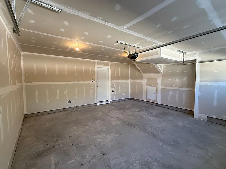 2108 Winterberry Ln — Photo 25