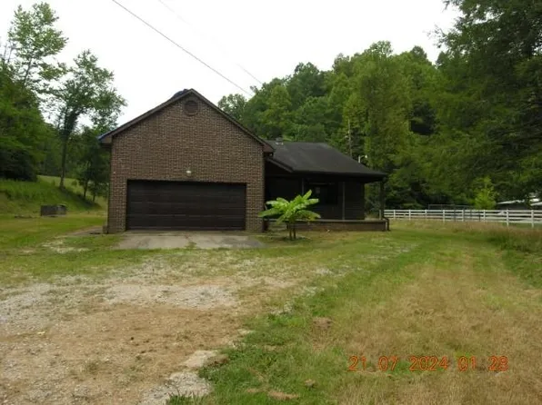 2001 Big Creek Rd, Wayne, WV 25570