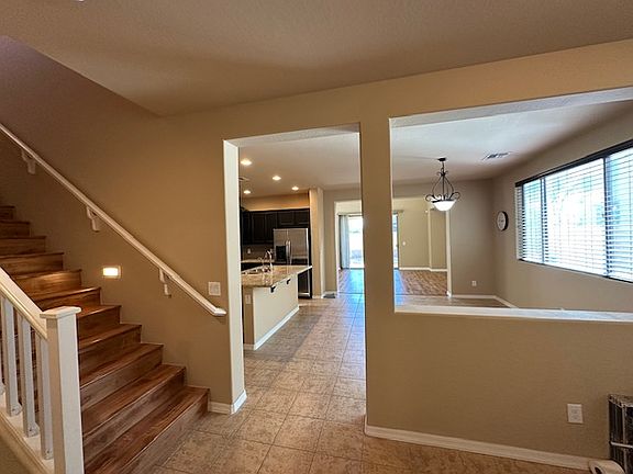 5th image of 147 E Carob Dr