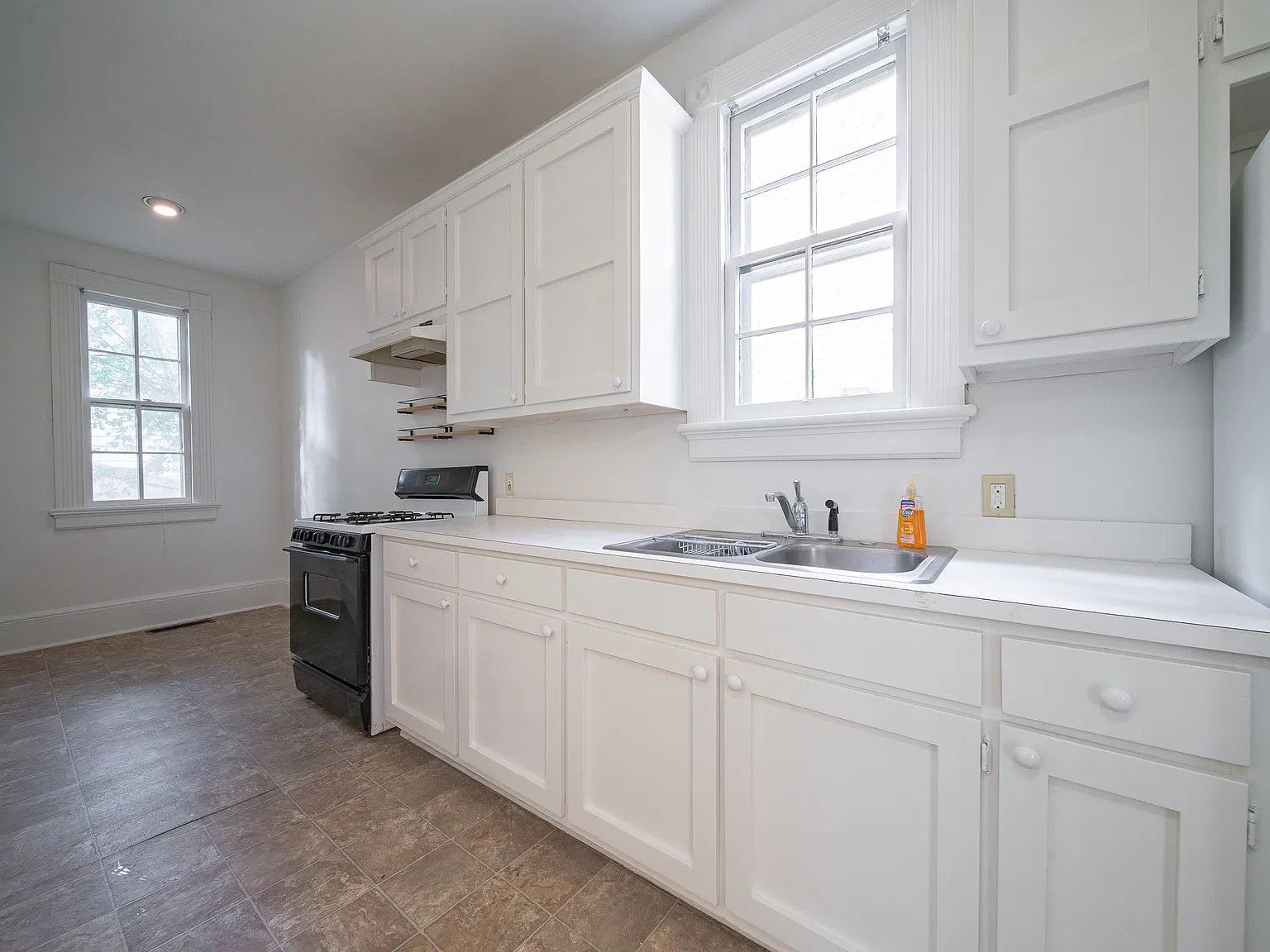 106 7th Street - B — Photo 3