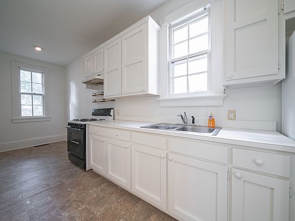 3rd image of 106 7th St #B