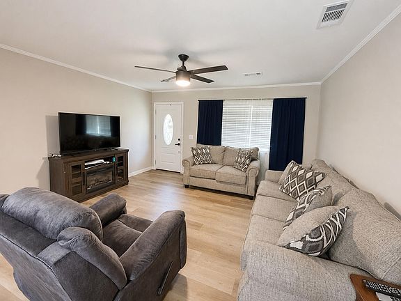 2nd image of 212 Devine St