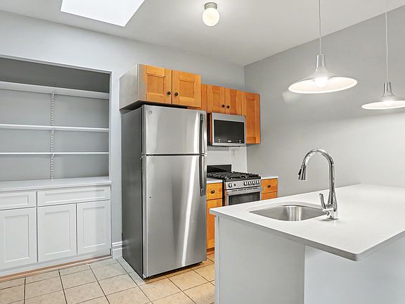 2nd image of 490 Decatur St #2