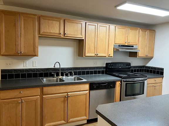 2nd image of 766 Belmont Ave E #11