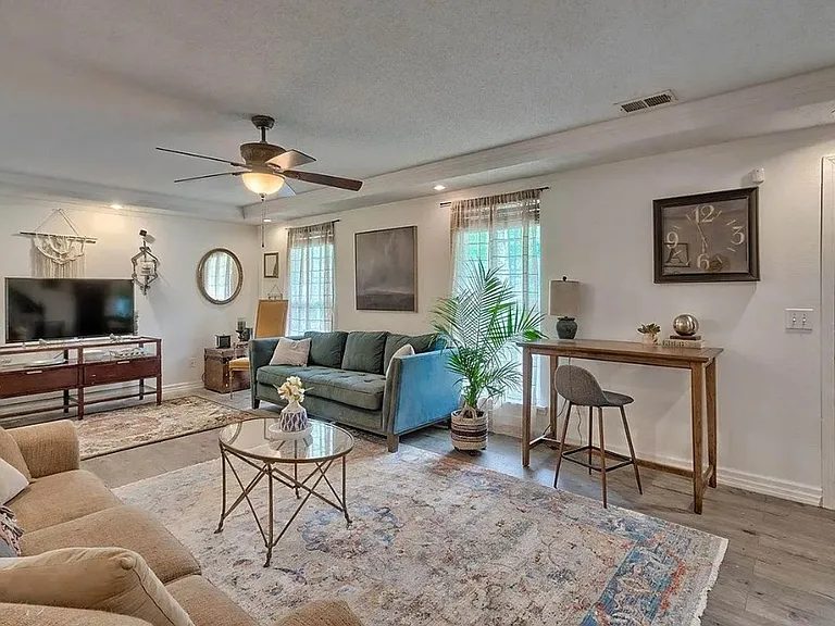 189 Hester Woods Dr — Photo 3