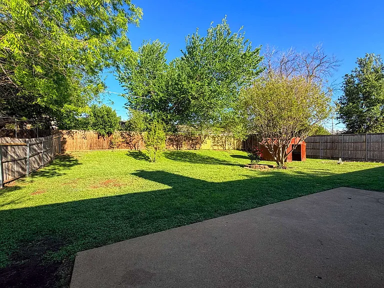 3708 Holland Dr — Photo 28