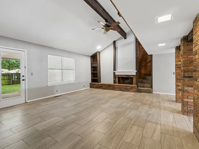 1308 Kelly Park Rd — Photo 2