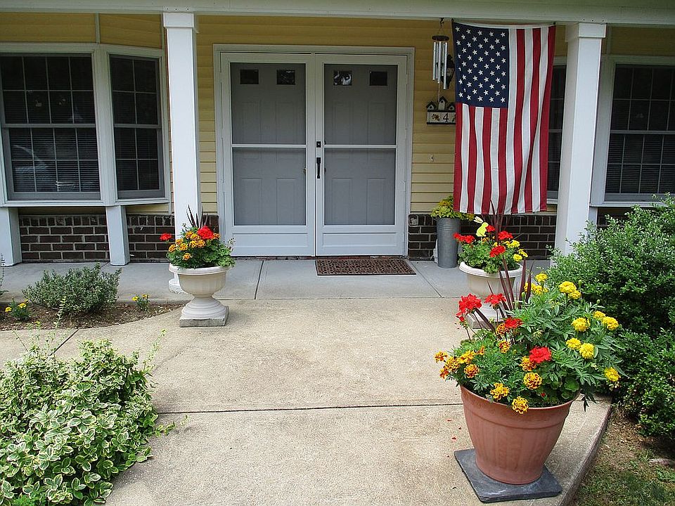 1st image of 4 Falmouth Dr