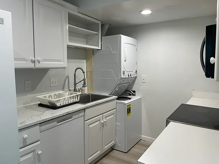 University Dr — Photo 14
