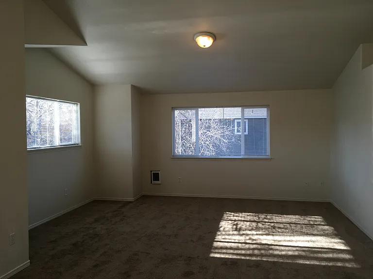 1813 SW Reindeer Ave #1815 — Photo 4