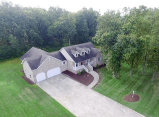127 Springwood Dr, Hebron, IN 46341