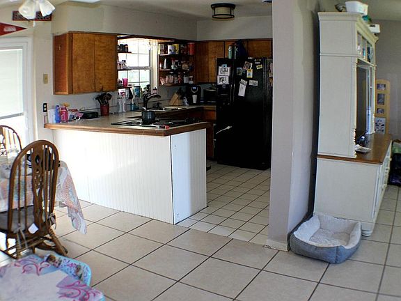 3rd image of 1028 Lee Ave