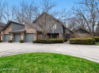 2900 Woodmere Dr, Northbrook, IL 60062