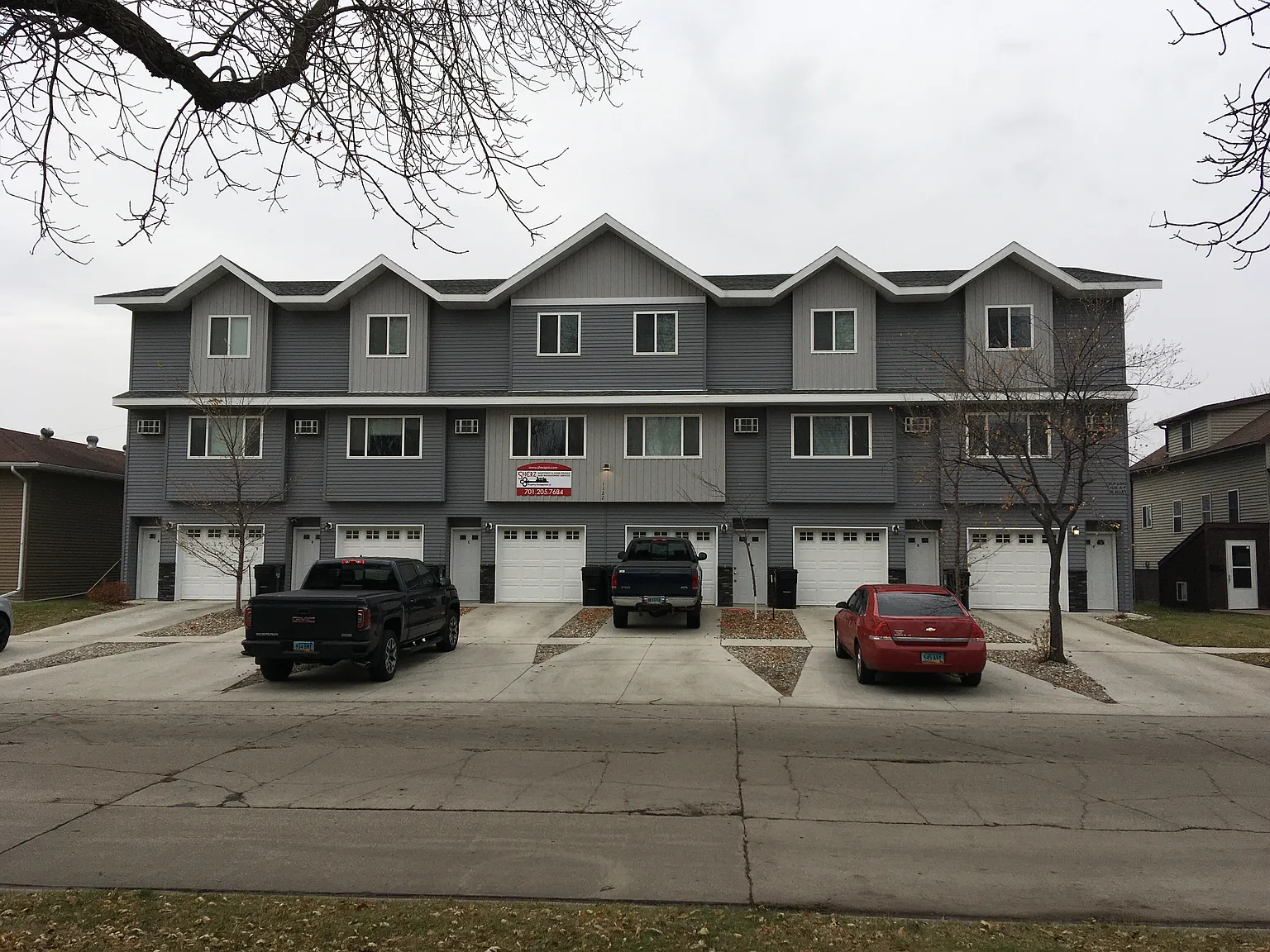 3 Bed / 2 Bath ONE Block from NDSU!! Pet Friendly! *Wifi included — Photo 2