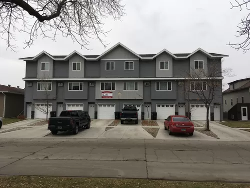 ONE Block from NDSU!! Pet Friendly! *Wifi included* Photo 1
