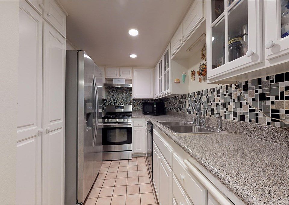 1st image of 11818 Moorpark St Unit E