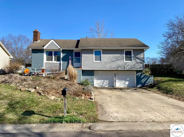 2110 N Gaines Dr, Clinton, MO 64735