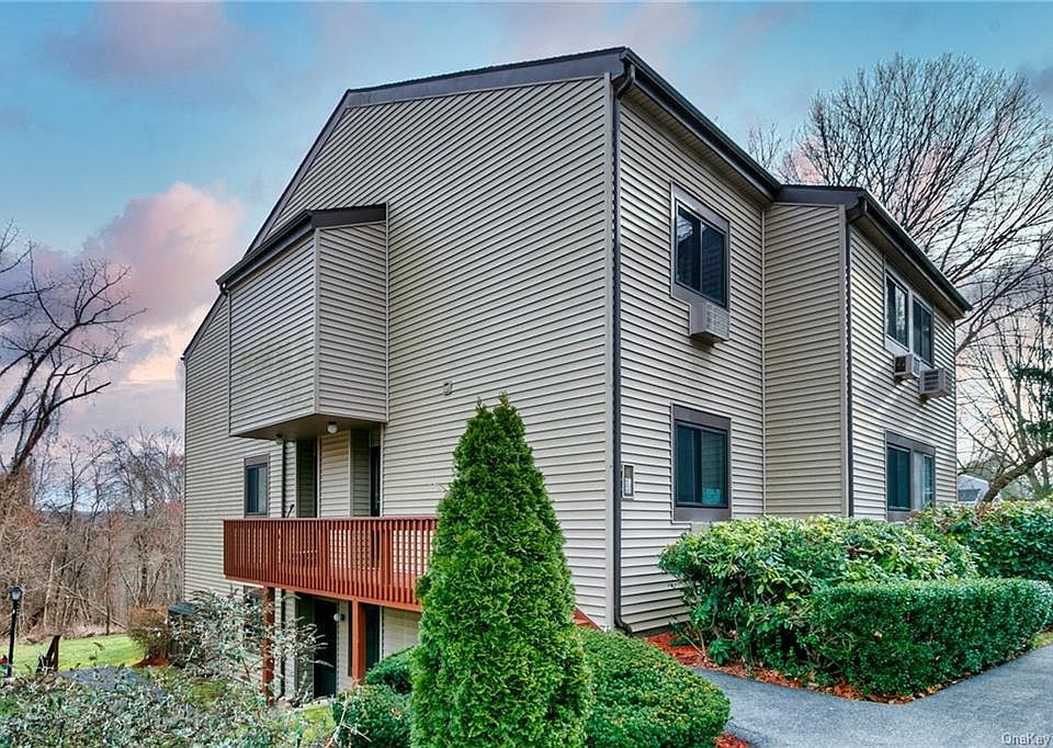 1st image of 605 Village Dr