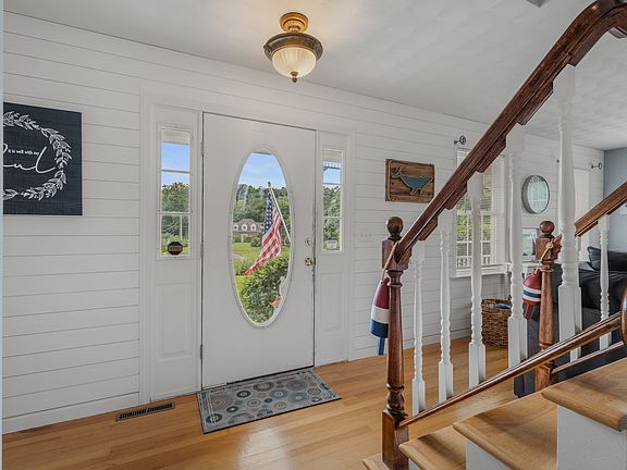 4th image of 133 Winnapaug Rd