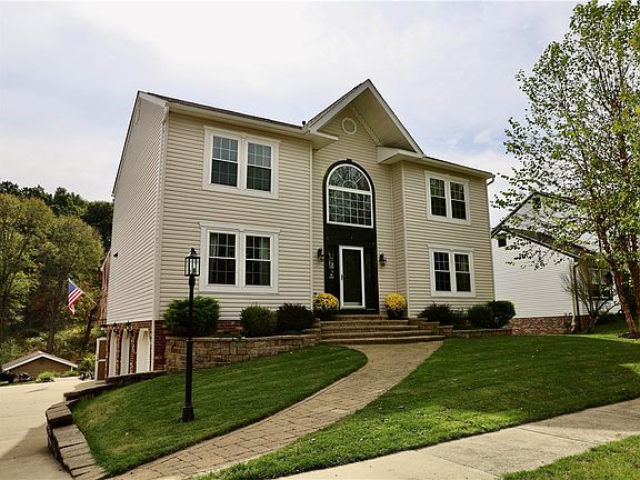 2nd image of 120 Windsor Ct