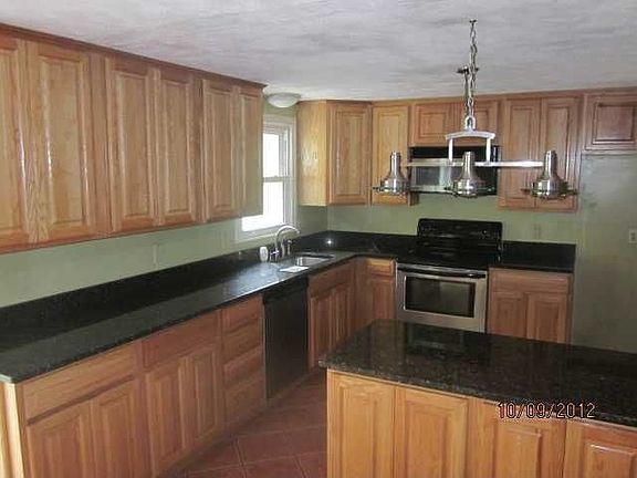 5th image of 198 Kingsbury Ave