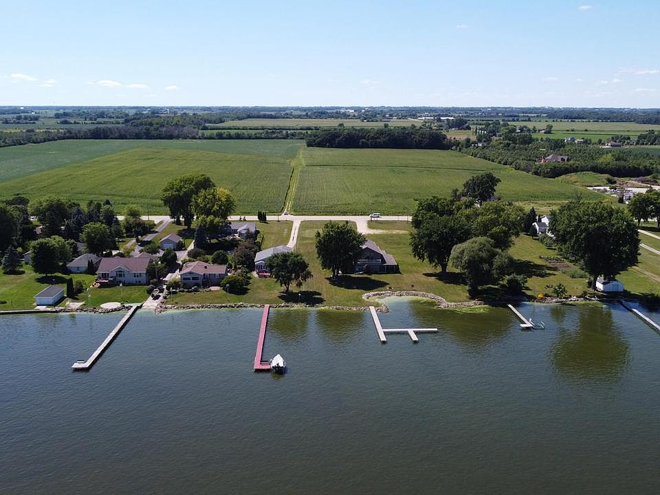 N8805 Lakeshore Dr, Van Dyne, WI 54979 MLS 1826912 Zillow