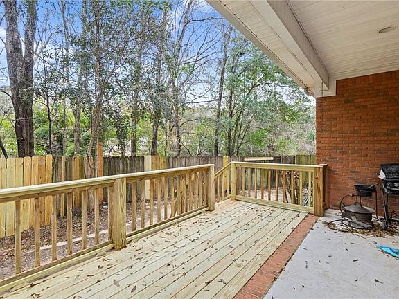 3rd image of 5585 Fairfield Pl