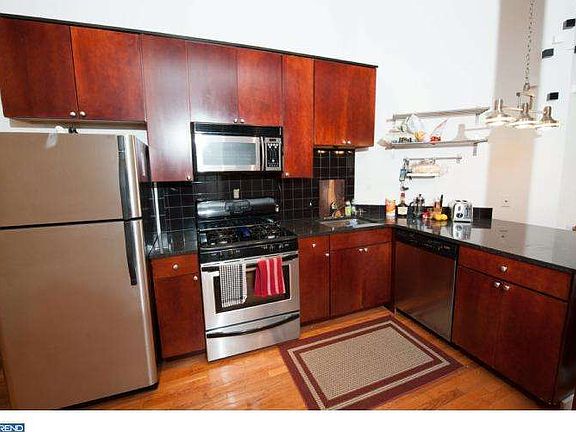 4th image of 828 N Hancock St #7