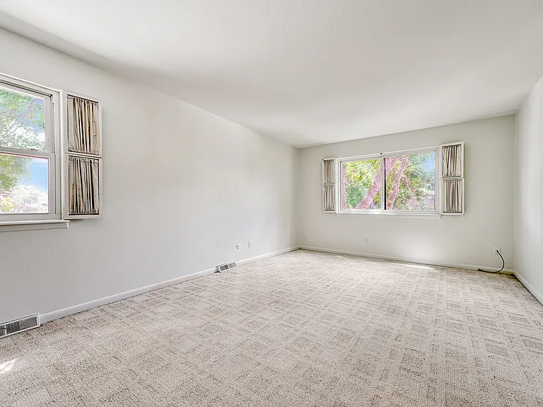1181 S Yosemite Way — Photo 14