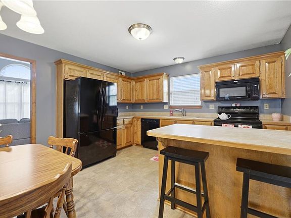 4th image of 309 E Phillips St