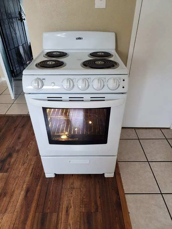 Studio, 300 sqft, $1,268 — Photo 2