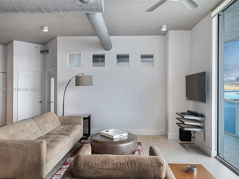700 NE 25th St #1902 — Photo 5