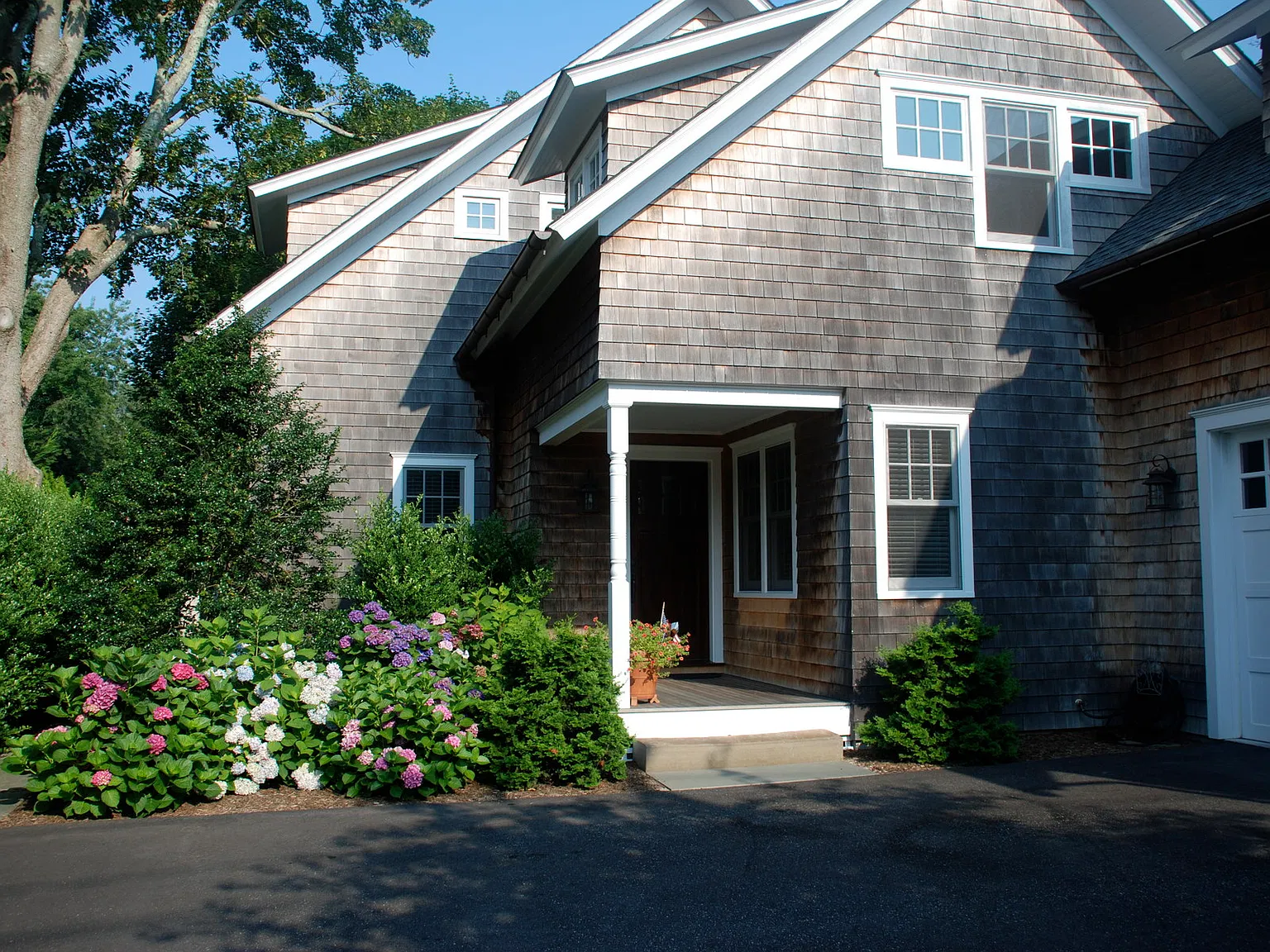 East Hampton Village Pied-a Terre — Photo 3
