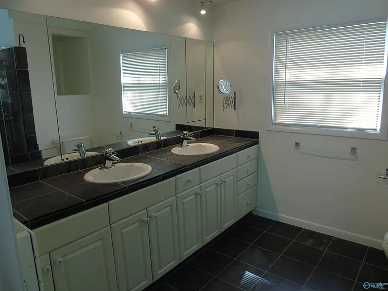 2504 Maysville Cir NE — Photo 17