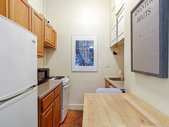 2nd image of 264 W 73rd St #2RR