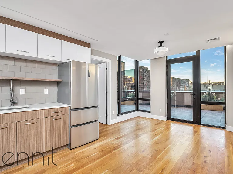 31 Debevoise St #4E — Photo 2