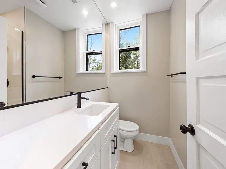 2025 W Roscoe St #3F — Photo 14