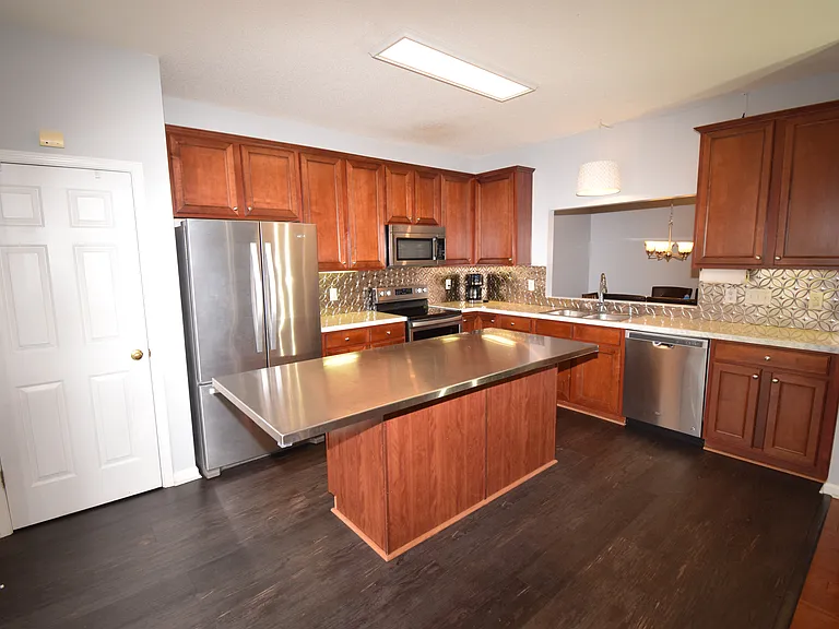 136 Penry Ln — Photo 4