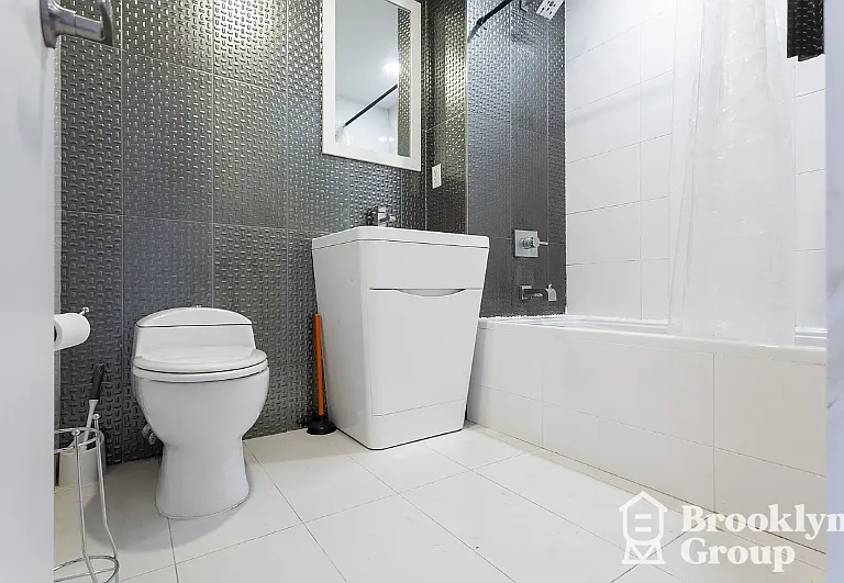 66 Pulaski St #2 — Photo 8