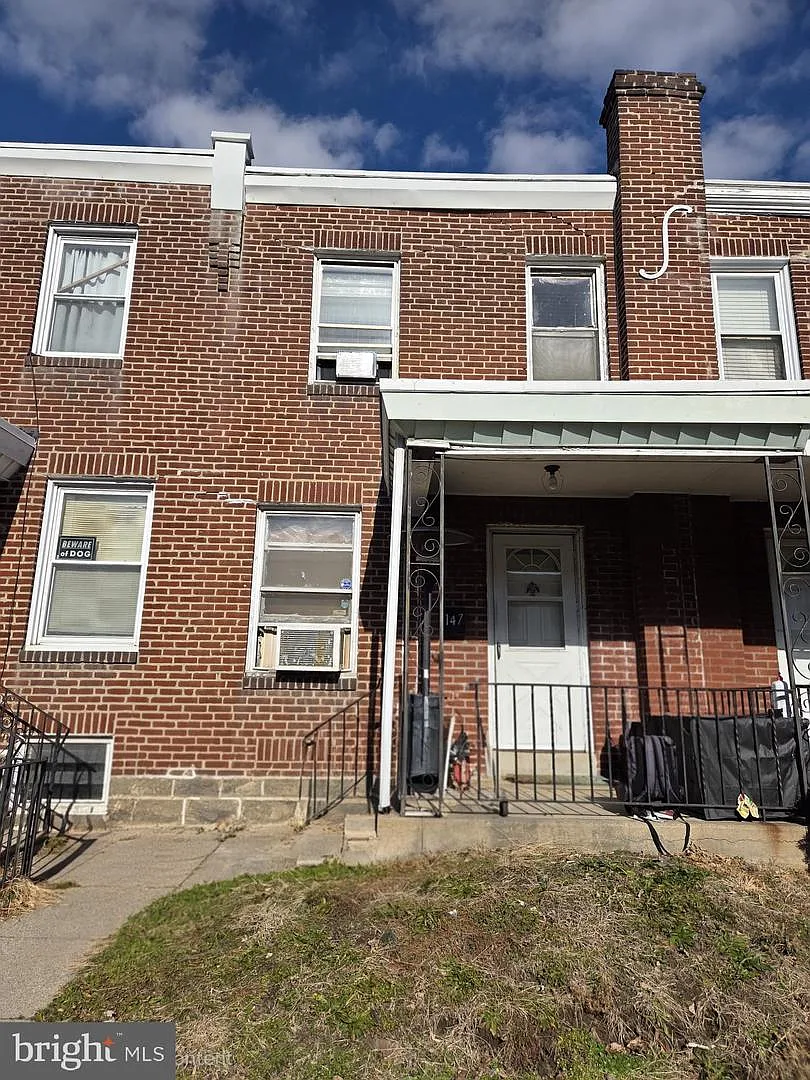 147 Fern St photo 1